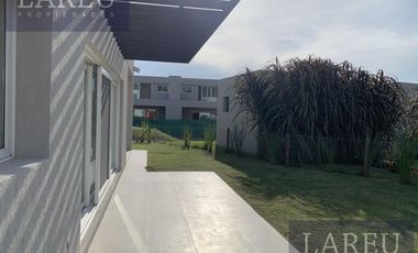 Town House Alquiler. La Calesa, Pilará.