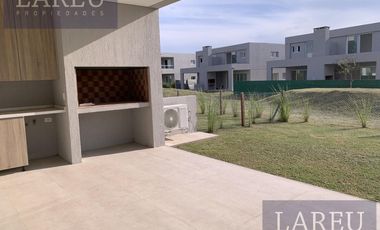 Town House Alquiler. La Calesa, Pilará.