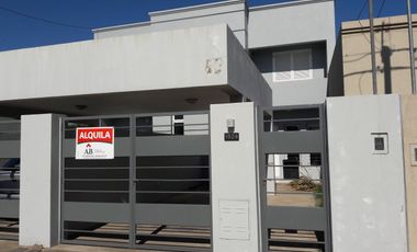 Casa en alquiler en barrio Pizzurno