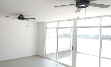 Casa en Renta en La Perla Carretera Nacional $32,000