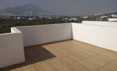 Casa en Renta en La Perla Carretera Nacional $32,000