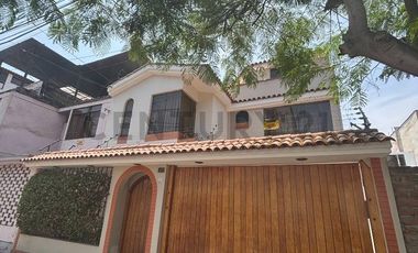 VENDO LINDA CASA EN ATE MAYORAZGO