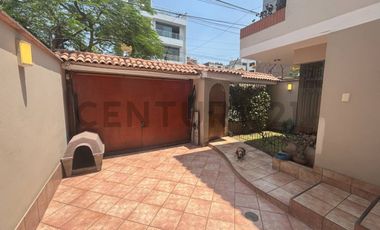 VENDO LINDA CASA EN ATE MAYORAZGO