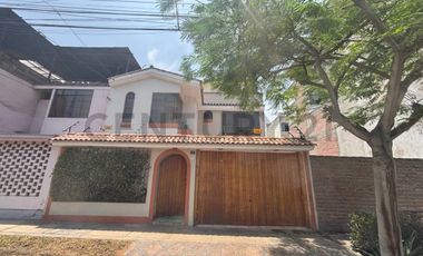 VENDO LINDA CASA EN ATE MAYORAZGO