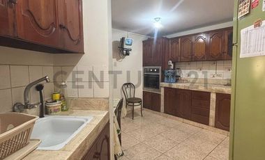 VENDO LINDA CASA EN ATE MAYORAZGO