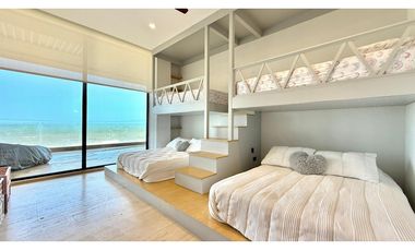 VENTA HERMOSA CASA AMPLIA CON VISTA AL MAR