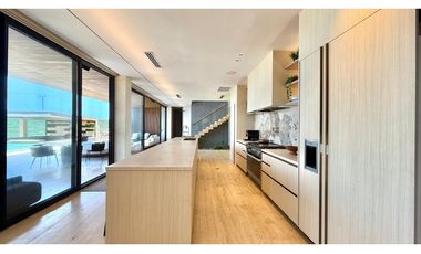 VENTA HERMOSA CASA AMPLIA CON VISTA AL MAR