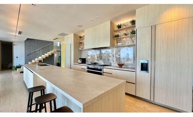 VENTA HERMOSA CASA AMPLIA CON VISTA AL MAR