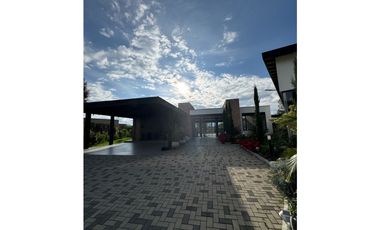 Hermosa casa en venta en El Retiro