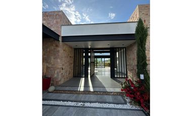 Hermosa casa en venta en El Retiro