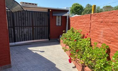 Casa con pileta en venta a 100 metros de Ruta N1