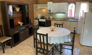 Casa con pileta en venta a 100 metros de Ruta N1