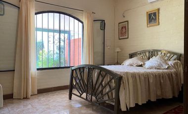 Casa con pileta en venta a 100 metros de Ruta N1