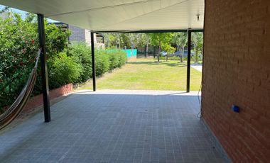 Casa con pileta en venta a 100 metros de Ruta N1