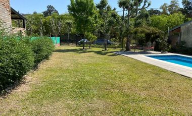 Casa con pileta en venta a 100 metros de Ruta N1