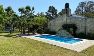 Casa con pileta en venta a 100 metros de Ruta N1