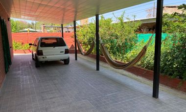 Casa con pileta en venta a 100 metros de Ruta N1