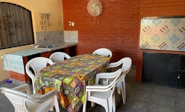 Casa con pileta en venta a 100 metros de Ruta N1