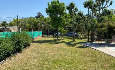 Casa con pileta en venta a 100 metros de Ruta N1