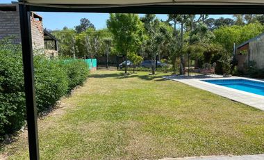 Casa con pileta en venta a 100 metros de Ruta N1