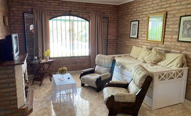 Casa con pileta en venta a 100 metros de Ruta N1