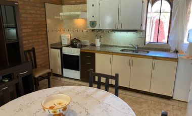 Casa con pileta en venta a 100 metros de Ruta N1