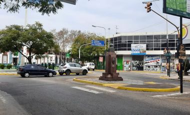 CENTRO DE MERLO - VENTA EN BLOCK SOBRE 2 AVENIDAS
