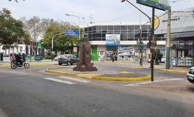 CENTRO DE MERLO - VENTA EN BLOCK SOBRE 2 AVENIDAS