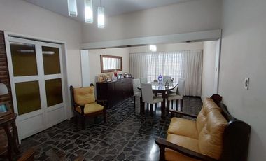 Galpón Depósito con vivienda venta  Lanús