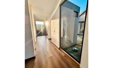 Venta casa para estrenar en alto de Palmas / Poblado