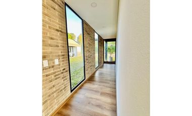 Venta casa para estrenar en alto de Palmas / Poblado