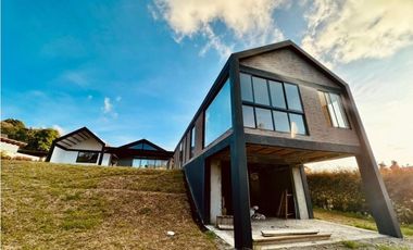 Venta casa para estrenar en alto de Palmas / Poblado