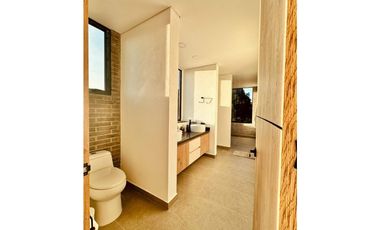 Venta casa para estrenar en alto de Palmas / Poblado