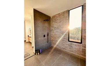 Venta casa para estrenar en alto de Palmas / Poblado