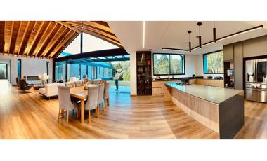 Venta casa para estrenar en alto de Palmas / Poblado