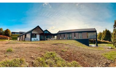 Venta casa para estrenar en alto de Palmas / Poblado