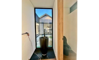 Venta casa para estrenar en alto de Palmas / Poblado