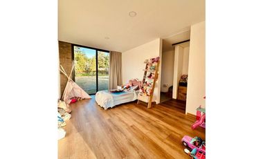 Venta casa para estrenar en alto de Palmas / Poblado