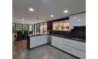 Venta de casa en la Estrella- Sector Suramerica