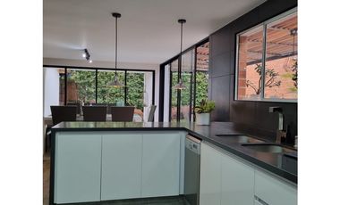 Venta de casa en la Estrella- Sector Suramerica