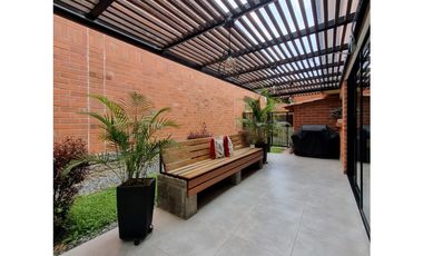 Venta de casa en la Estrella- Sector Suramerica