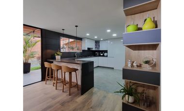 Venta de casa en la Estrella- Sector Suramerica