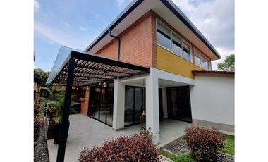 Venta de casa en la Estrella- Sector Suramerica