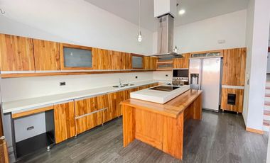 Casa Amoblada en el Tesoro