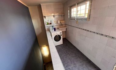VENTA CASA - PLANTA ALTA - A 2 CUADRAS DE BV