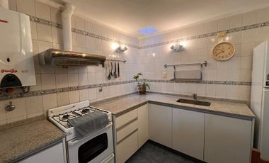 VENTA CASA - PLANTA ALTA - A 2 CUADRAS DE BV