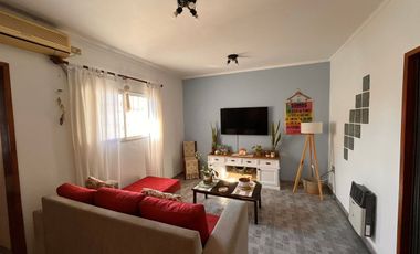 VENTA CASA - PLANTA ALTA - A 2 CUADRAS DE BV