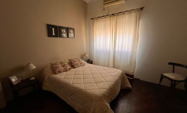 VENTA CASA - PLANTA ALTA - A 2 CUADRAS DE BV