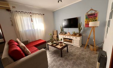 VENTA CASA - PLANTA ALTA - A 2 CUADRAS DE BV