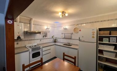 VENTA CASA - PLANTA ALTA - A 2 CUADRAS DE BV